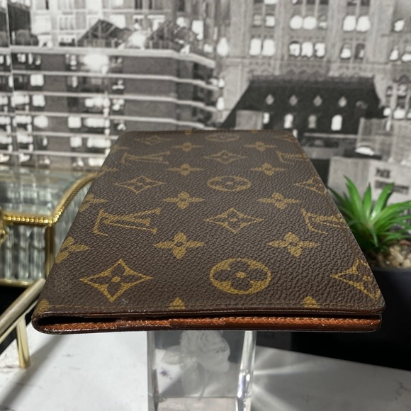 Authentic Louis Vuitton Rare Vintage Monogram checkbook holder - Picture 11 of 13